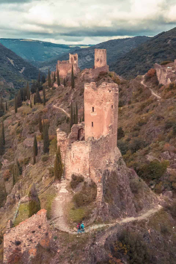 Les châteaux de Lastours gardent la vallée ©Vincent Photographie, ADT de l'Aude