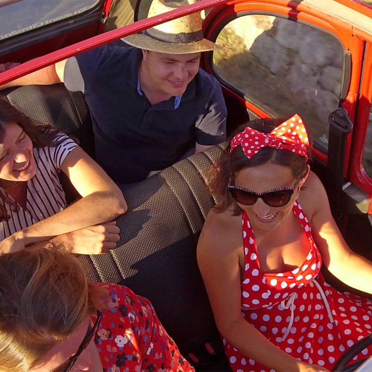 Balade dans les vignes en 2 cv ©Raphaël Kann-ADT de l'Aude