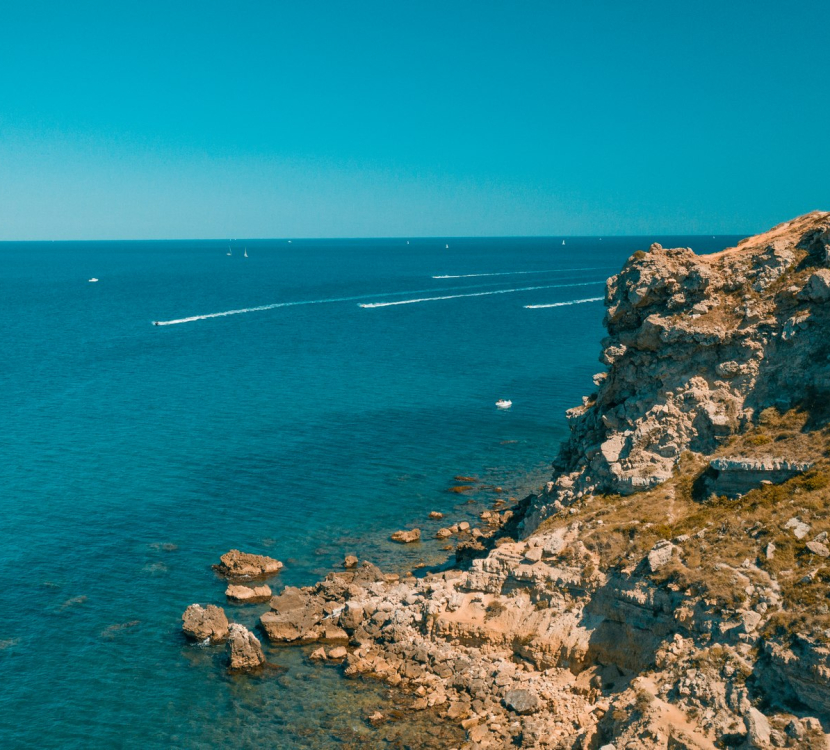 La falaise tombe dans la mer, Nicolas Strzempa, OT Leucate