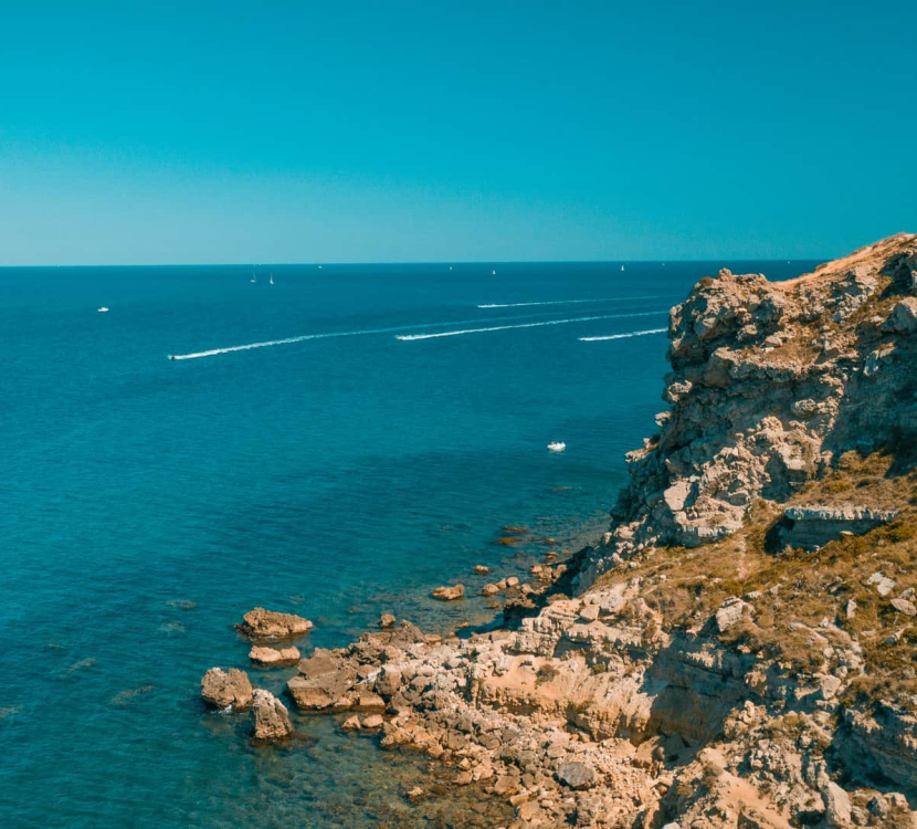La falaise tombe dans la mer, Nicolas Strzempa, OT Leucate