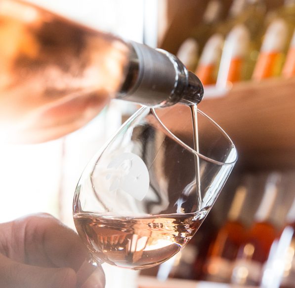 Dégustation de vin au caveau de Fontfroide ©Rogier Fackeldey-Abbaye de Fontfroide