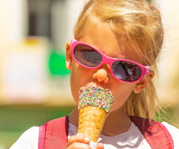 Narbonne, glace, enfant - cr C. Deschamps, ADT Aude