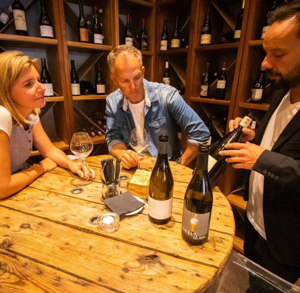 Dégustation de vin au Petit comptoir à Narbonne ©Céline Deschamps-ADT de l'Aude