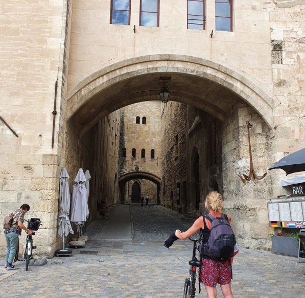 Narbonne, le Palais des Archevêques à vélo © Canal Friend, ADT de l'Aude