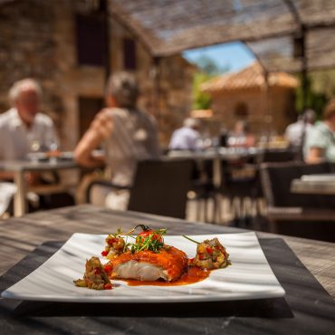 Manger au restaurant de l'abbaye de fontfroide ©Sdf-Abbaye de Fontfroide