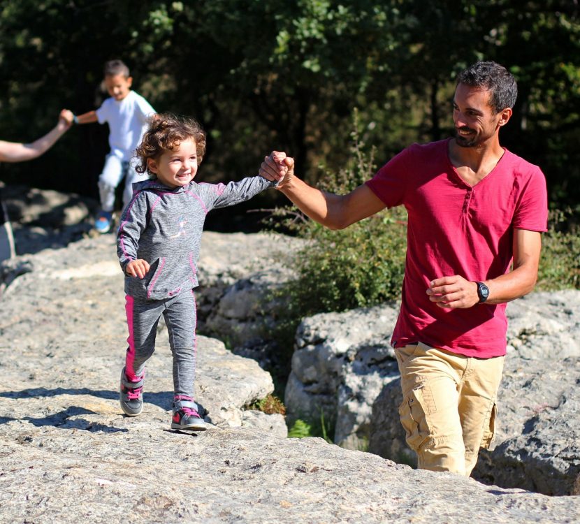 Le labyrinthe vert en famille à Nébias ©Sylvain Dossin - Office de Tourisme des Pyrénées audoises