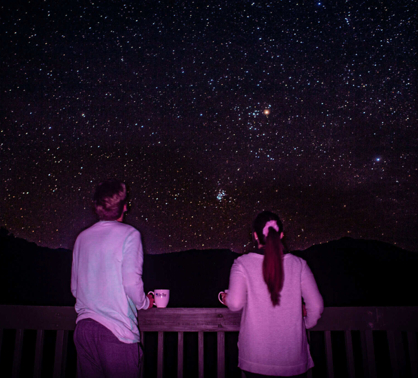 observation-etoiles-couple©mark-de-jong-unsplash
