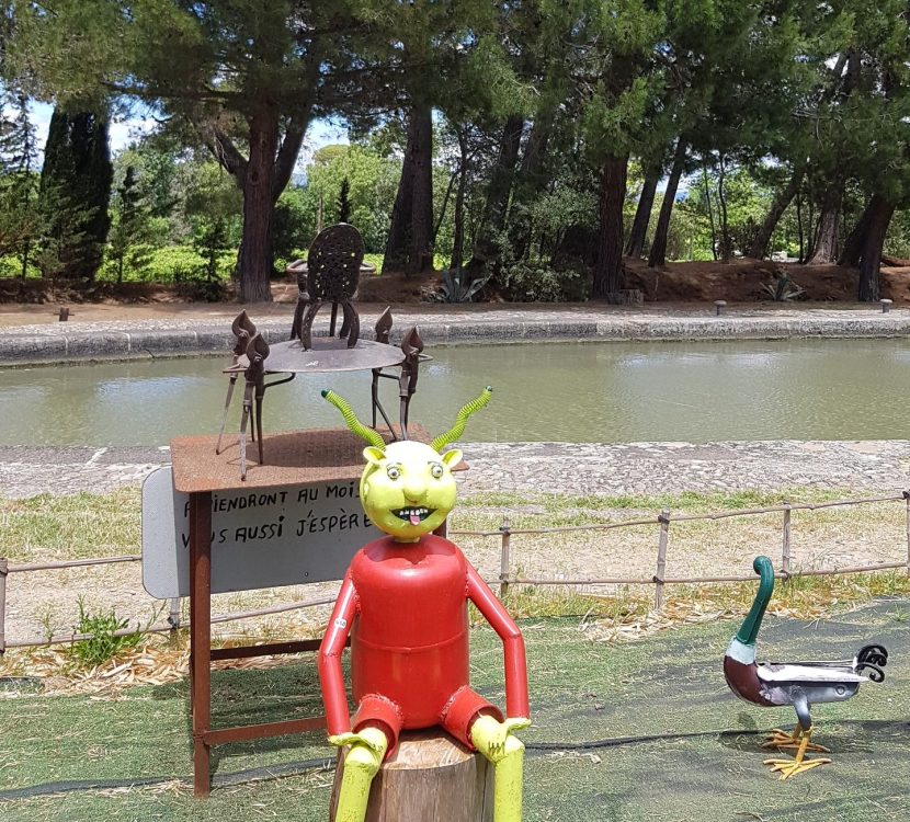 L'écluse de l'Aiguille sur le canal du Midi  à Puichéric, sculptures insolites © OT Grand Carcassonne Tourisme