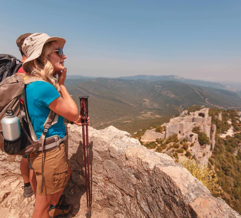 Randonneurs au château de Peyrepertuse ©Vincent Photographie-ADT de l'Aude