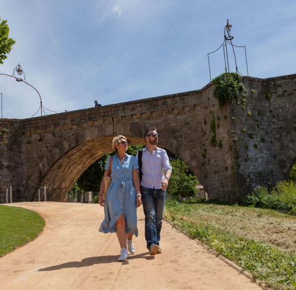 Balade en couple Carcassonne, pont vieux, couple