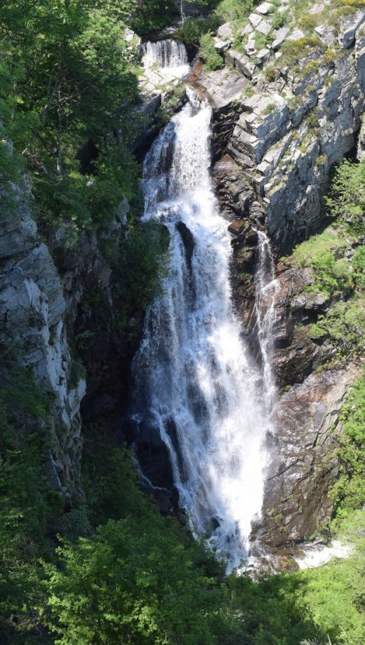 Balade en direction de la Cascade de Cubserviès ©Office de Tourisme Montagne Noire