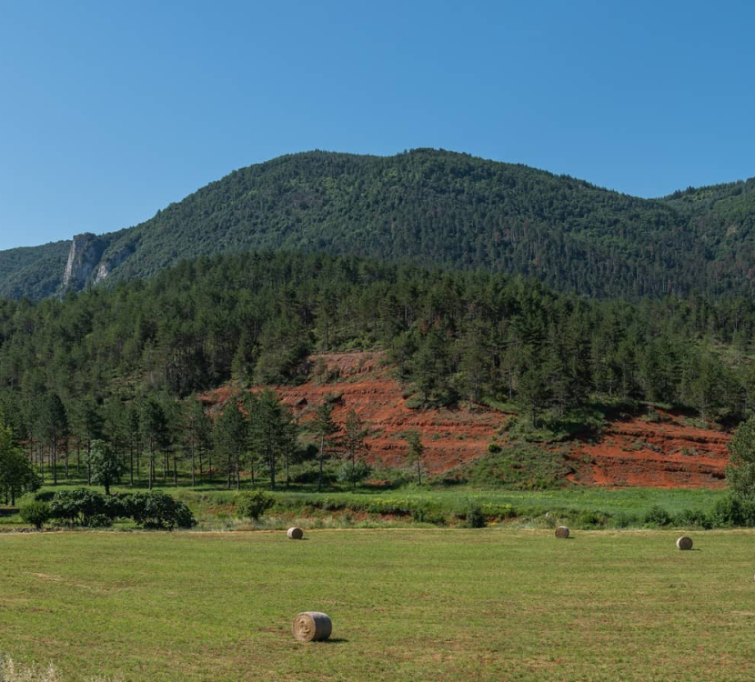 Serres, les terres rouges - V81 ©Gaillard Munsch Agence Pyrénées