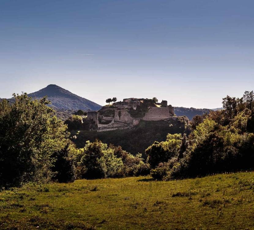 Randonnée pédestre en direction du Château de Termes ©Vincent Photographie-ADT de l'Aude