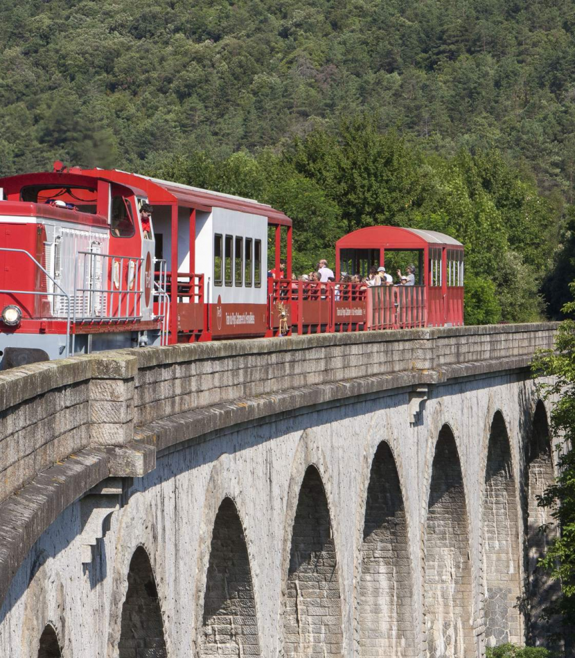 En balade à bord du Train rouge des Fenouillèdes ©Philippe Benoist