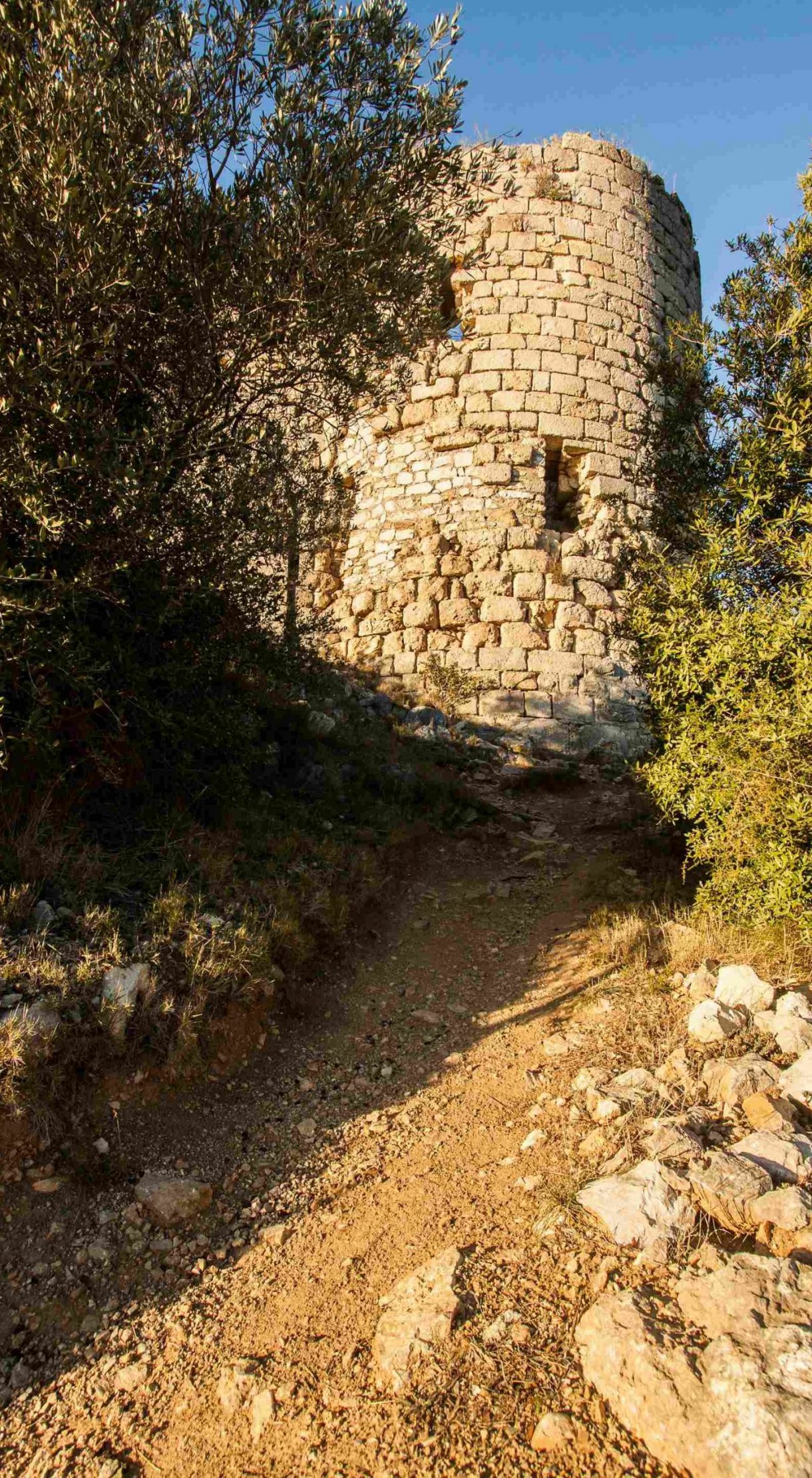 Découverte du Château d'Aguilar et sa tour ©Vincent Photographie