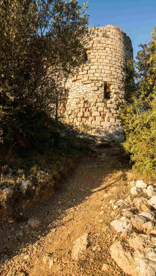 Découverte du Château d'Aguilar et sa tour ©Vincent Photographie