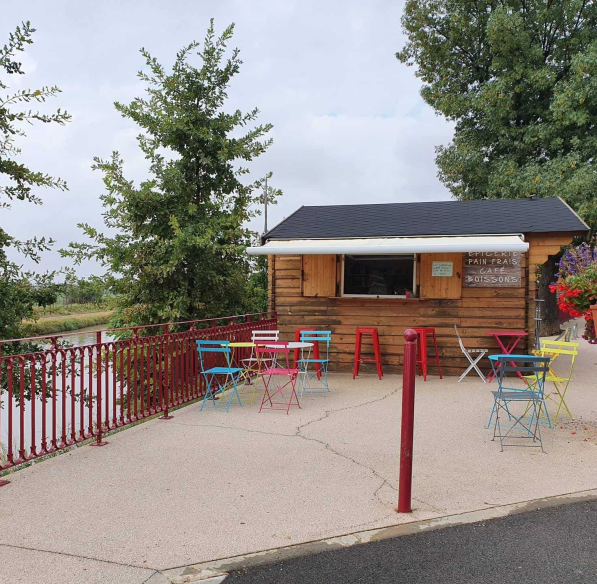 Epicerie à Ventenac Minervois, sur le canal du Midi © Canal Friend, ADT de l'Aude
