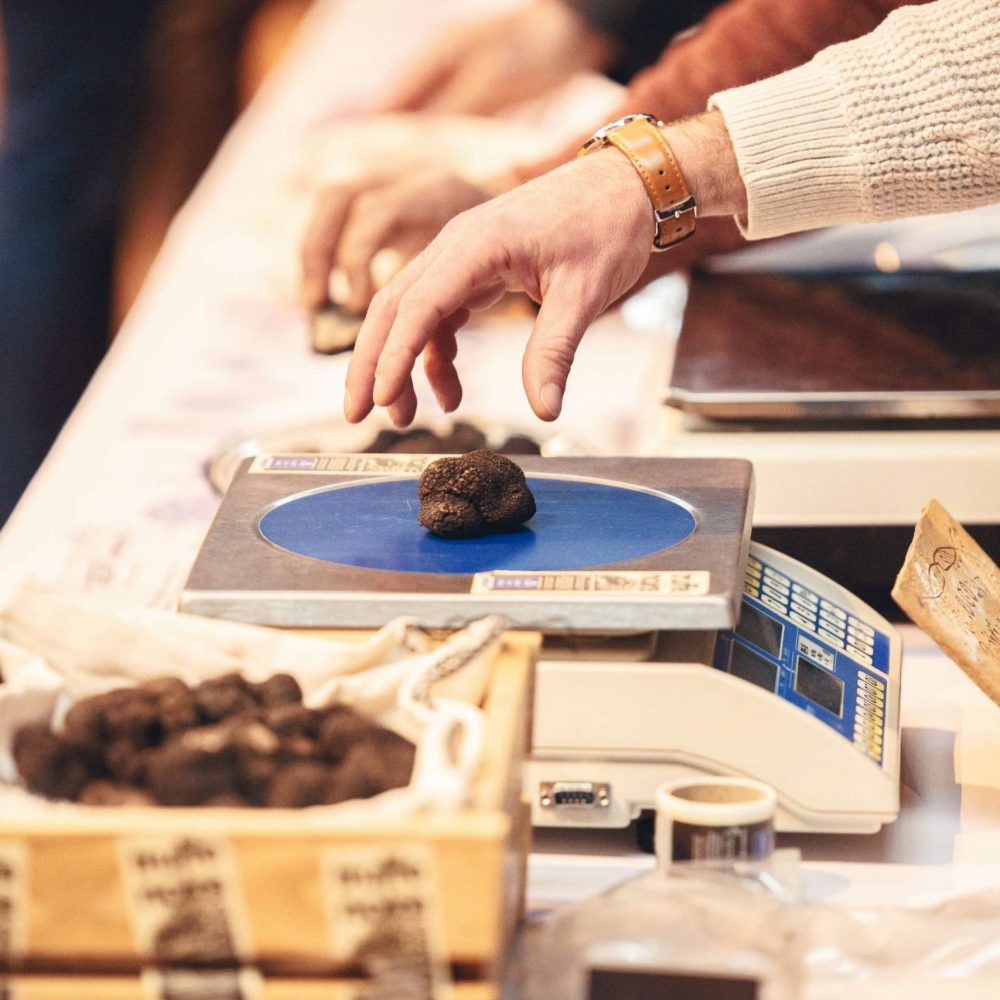 Pesée de la truffe ©Vincent Photographie-ADT de l'Aude