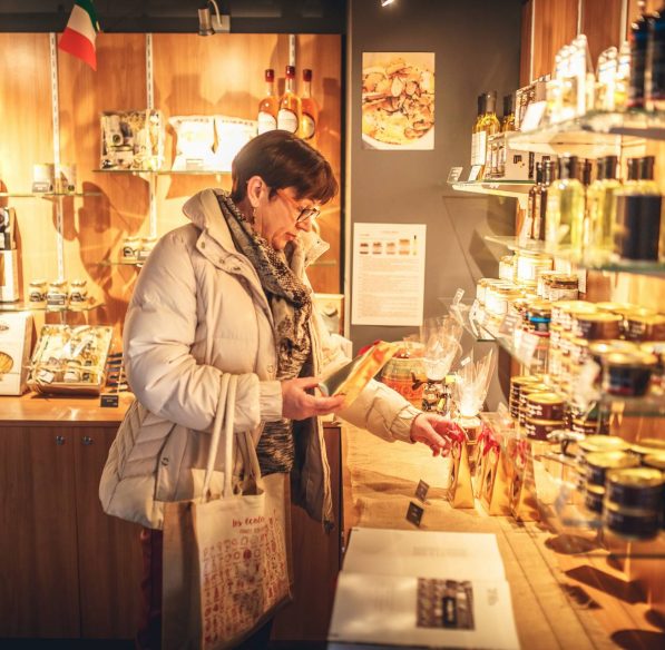 Visite de la boutique à la maison de la truffe ©Vincent Photographie-ADT de l'Aude