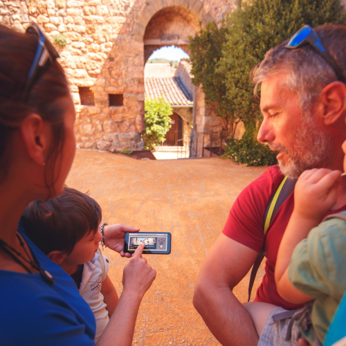 Visite en famille du château de Villerouge Terménes © Vincent Photographie, ADT de l'Aude Visite en famille du château de Villerouge Terménes © Vincent Photographie, ADT de l'Aude