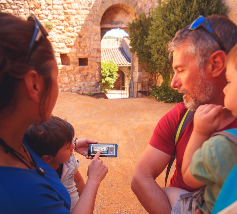 Visite en famille du château de Villerouge Terménes © Vincent Photographie, ADT de l'Aude