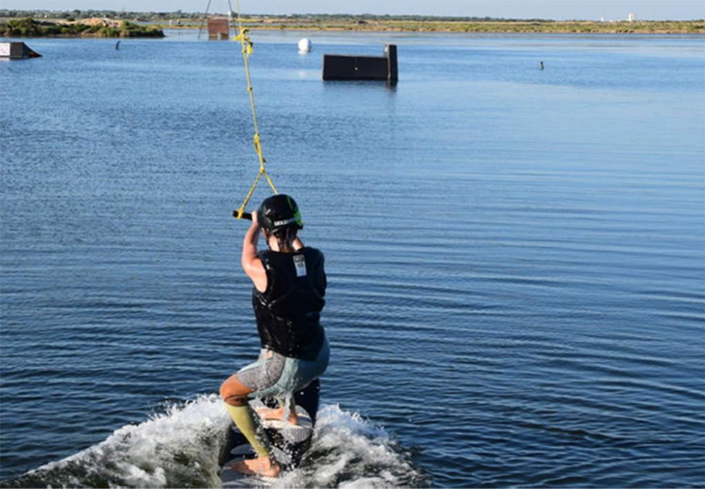 Pratique du Wakeboard dans l'Aude